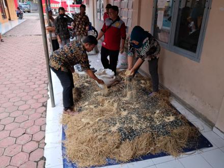 PELATIHAN PEMBUATAN PAKAN TERNAK ALTERNATIF 