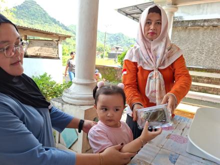 Penerimaan PMT Balita 2026 di Desa Prigi Disambut Antusias Warga